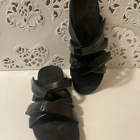 Vionic soft Sandel patent leather in great conditions - Picture 7 of 16